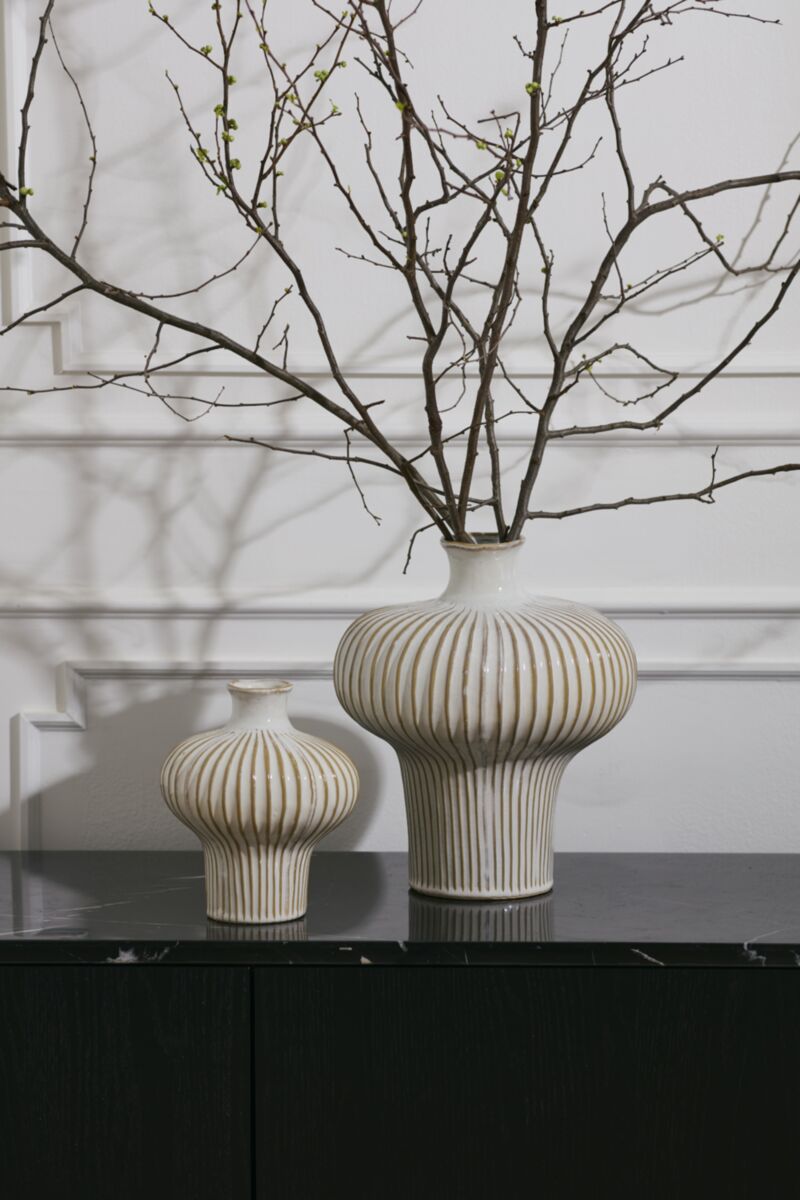 Akita Vase