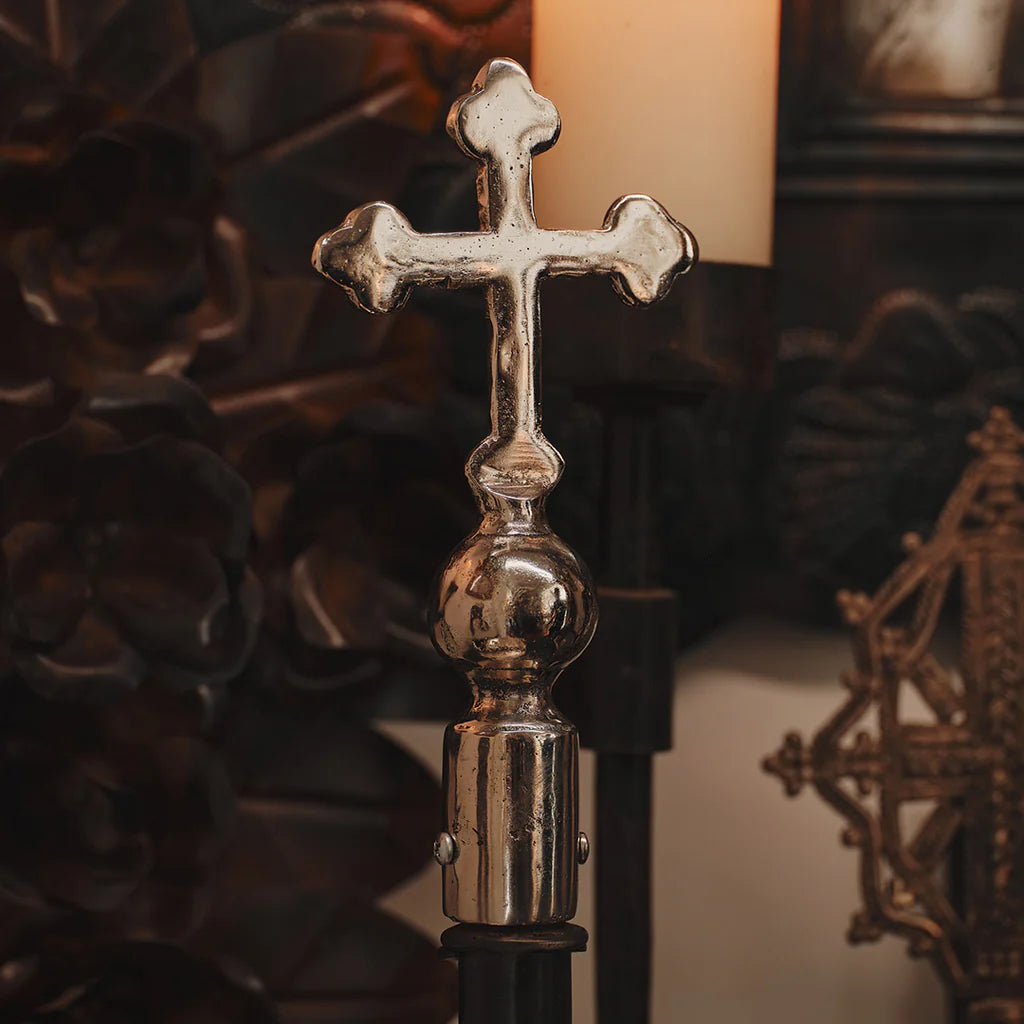 Cruz Processional Nickel with Stand