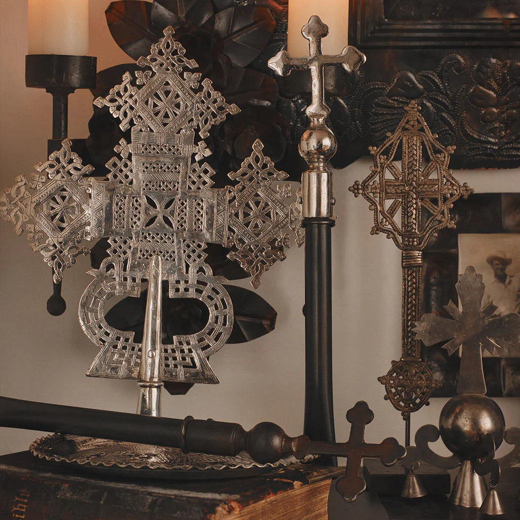 Cruz Processional Nickel with Stand