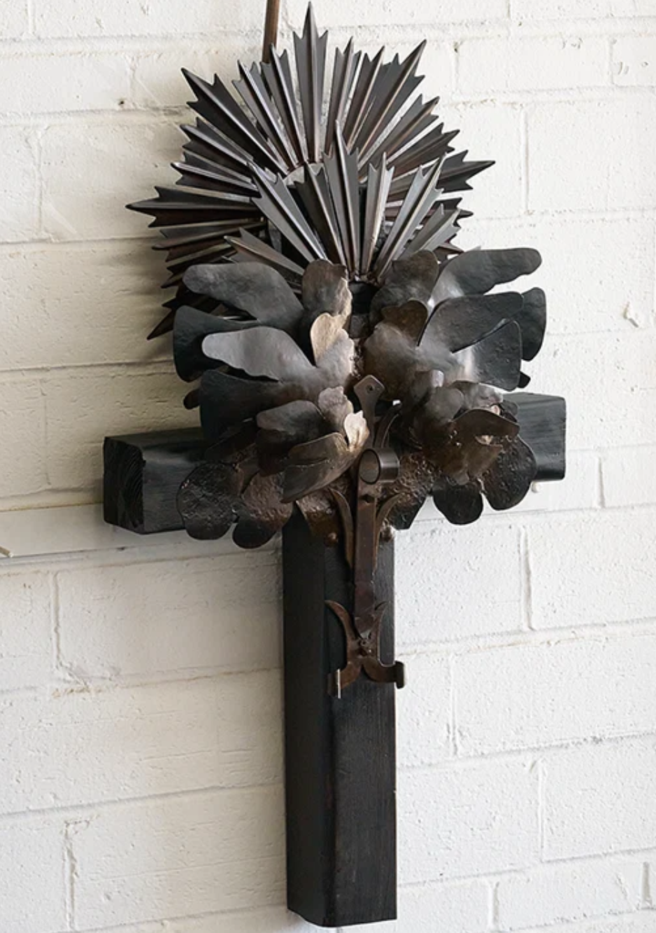 Palomas D'Paz Wooden Cross on Iron Stand
